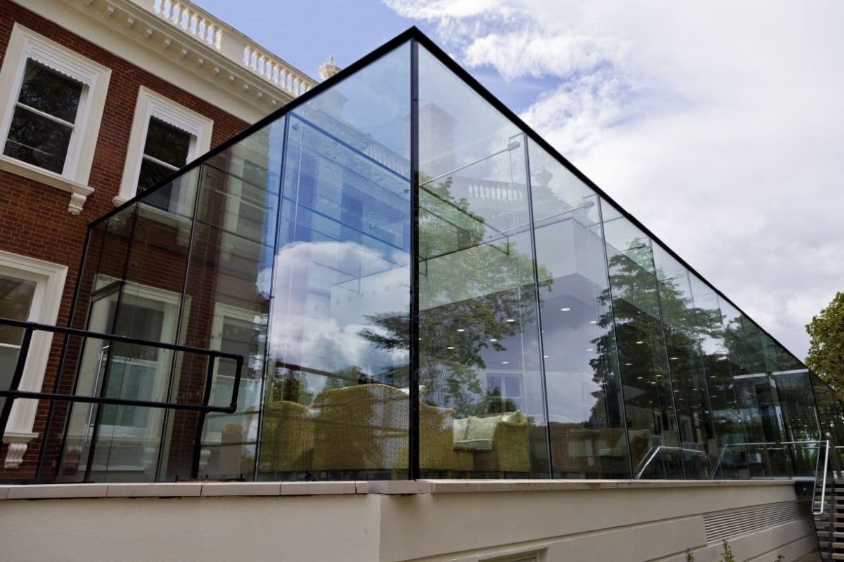 Glass wall installation team in London